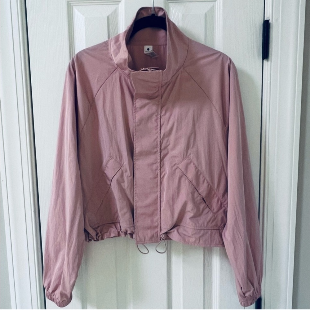 Yogalicious Radiant Dream Jacket NWT
Woman's Size S Pale Mauve Pink